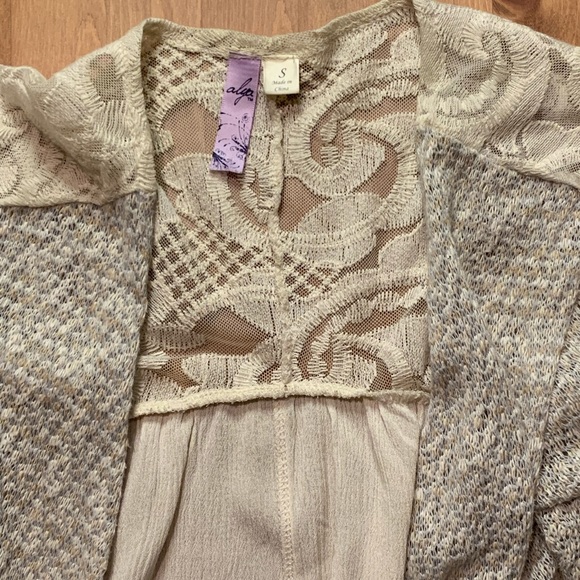Size Small Cardigan w/ Lacey detail in the back - Picture 3 of 3